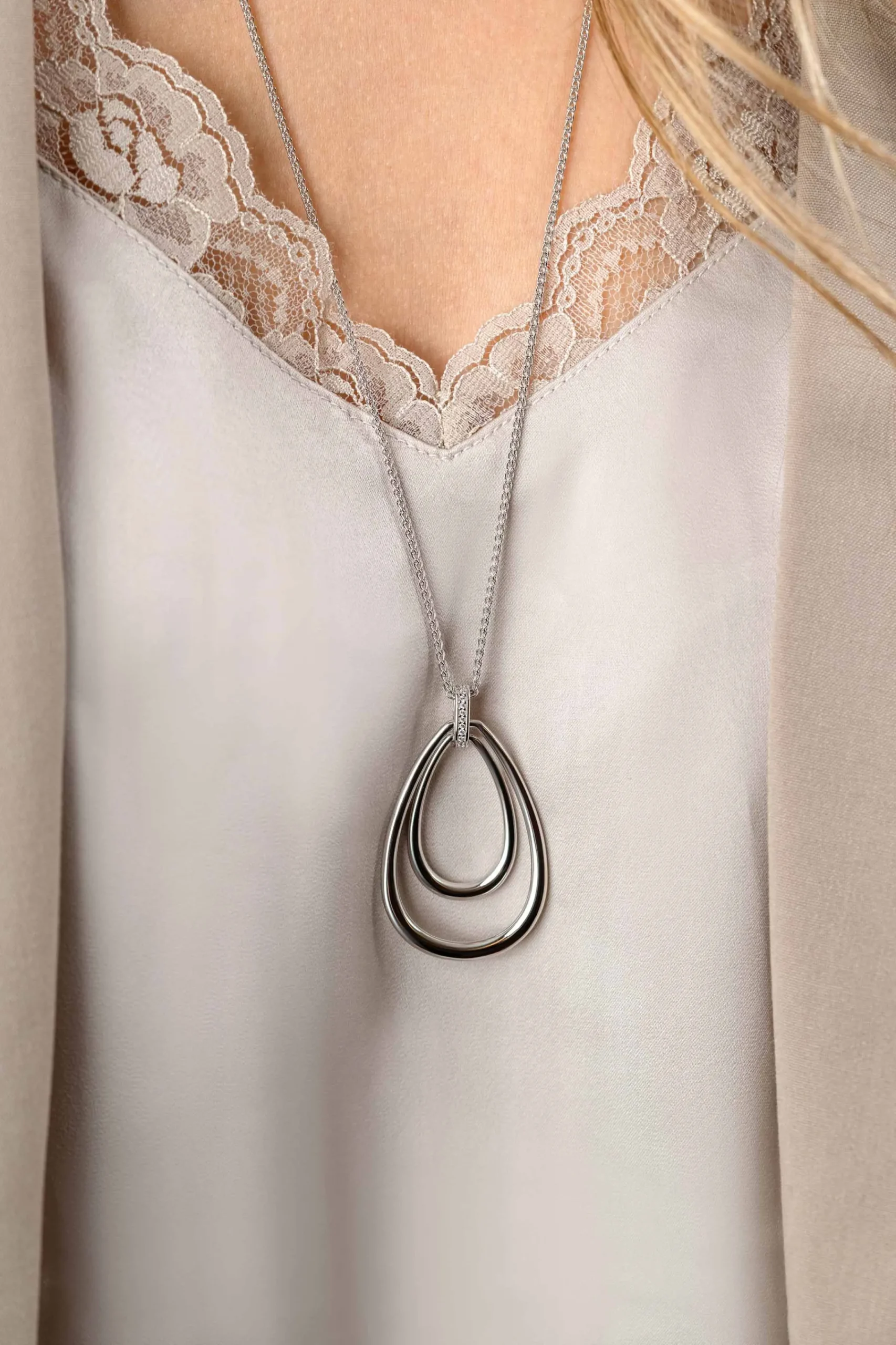 Zinzi 70cm zilveren ketting met luxe ovale hanger 45mm, valt lang om de hals ZIC2489