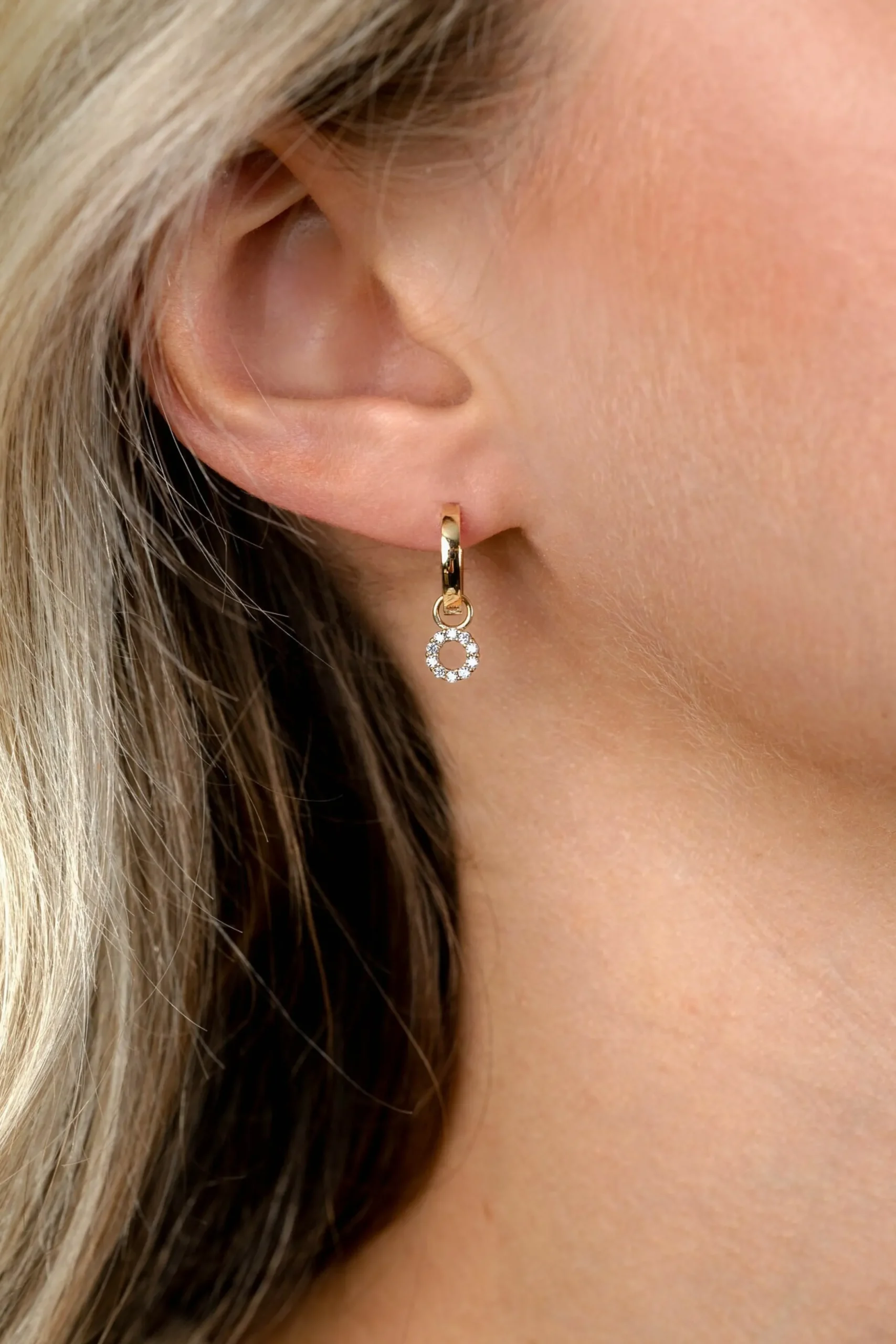 Hot Zinzi 6mm Gold 14 krt gouden oorbedels in ronde vorm bezet met witte zirkonia's ZGCH536 (zonder oorringen)