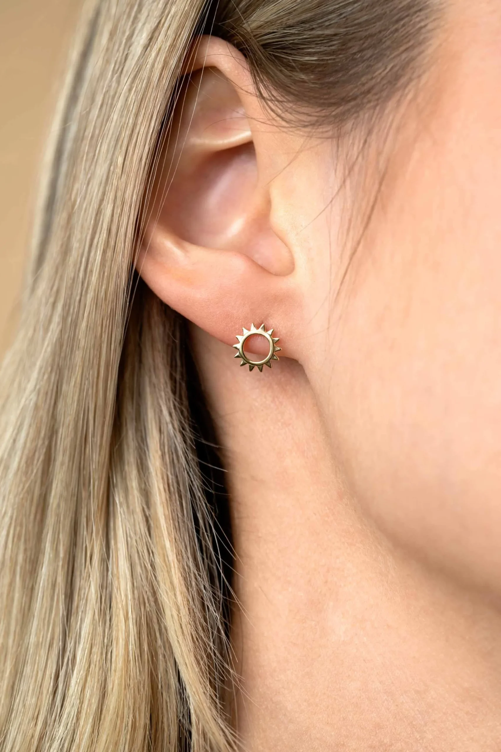 Discount Zinzi 8mm Gold 14 krt gouden oorknoppen met zonnetje ZGO401