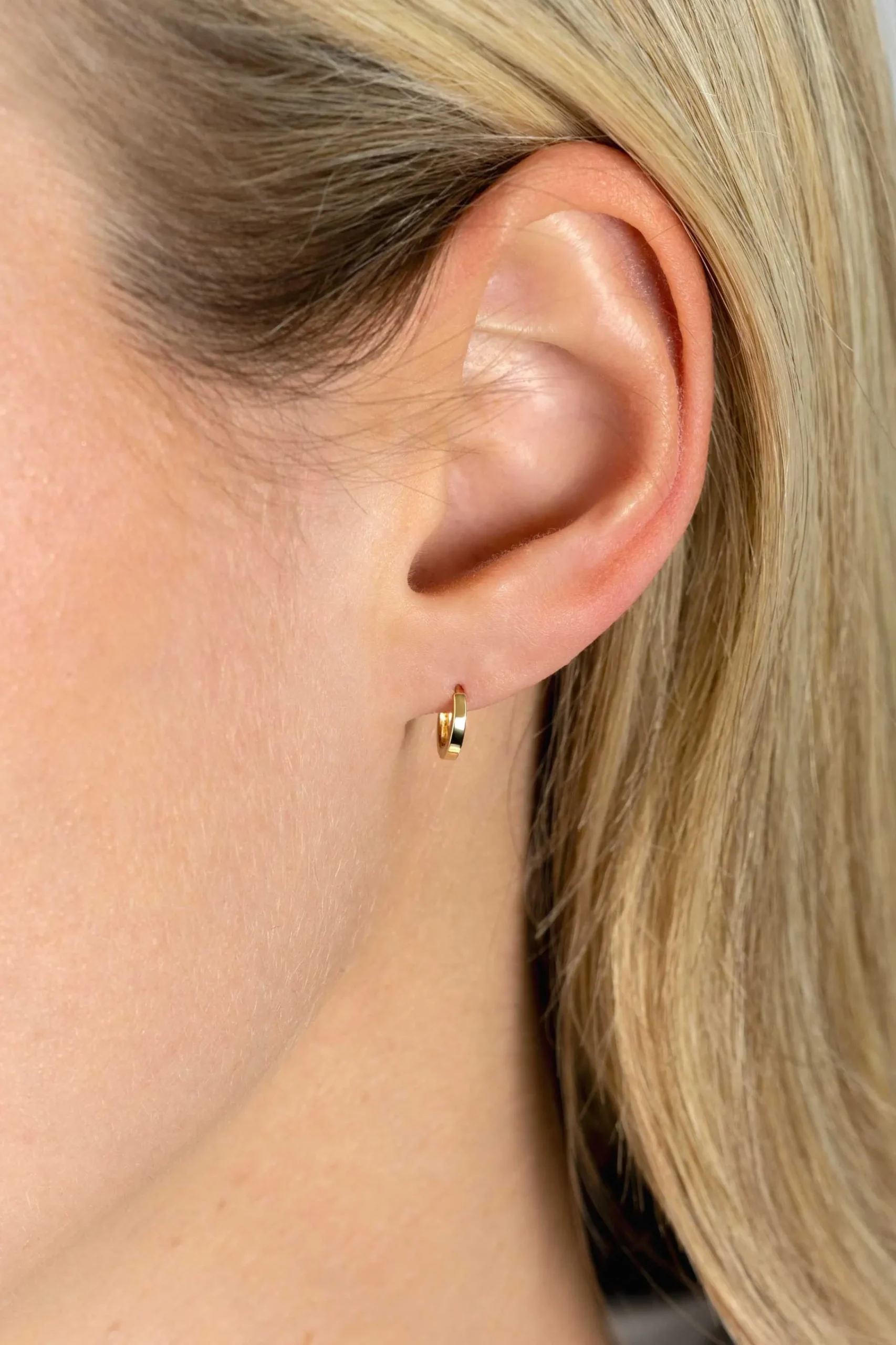 New Zinzi 8mm Gold 14 krt gouden oorringen met luxe klapsluiting 8mm x 1,3mm vierkante buis ZGO410
