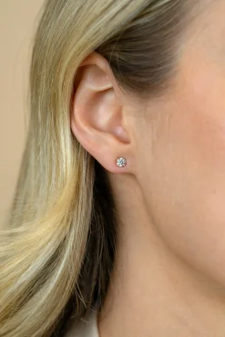 Sale Zinzi 4mm Gold 14 krt gouden oorknoppen zespootszetting met ronde witte zirconia ZGO455