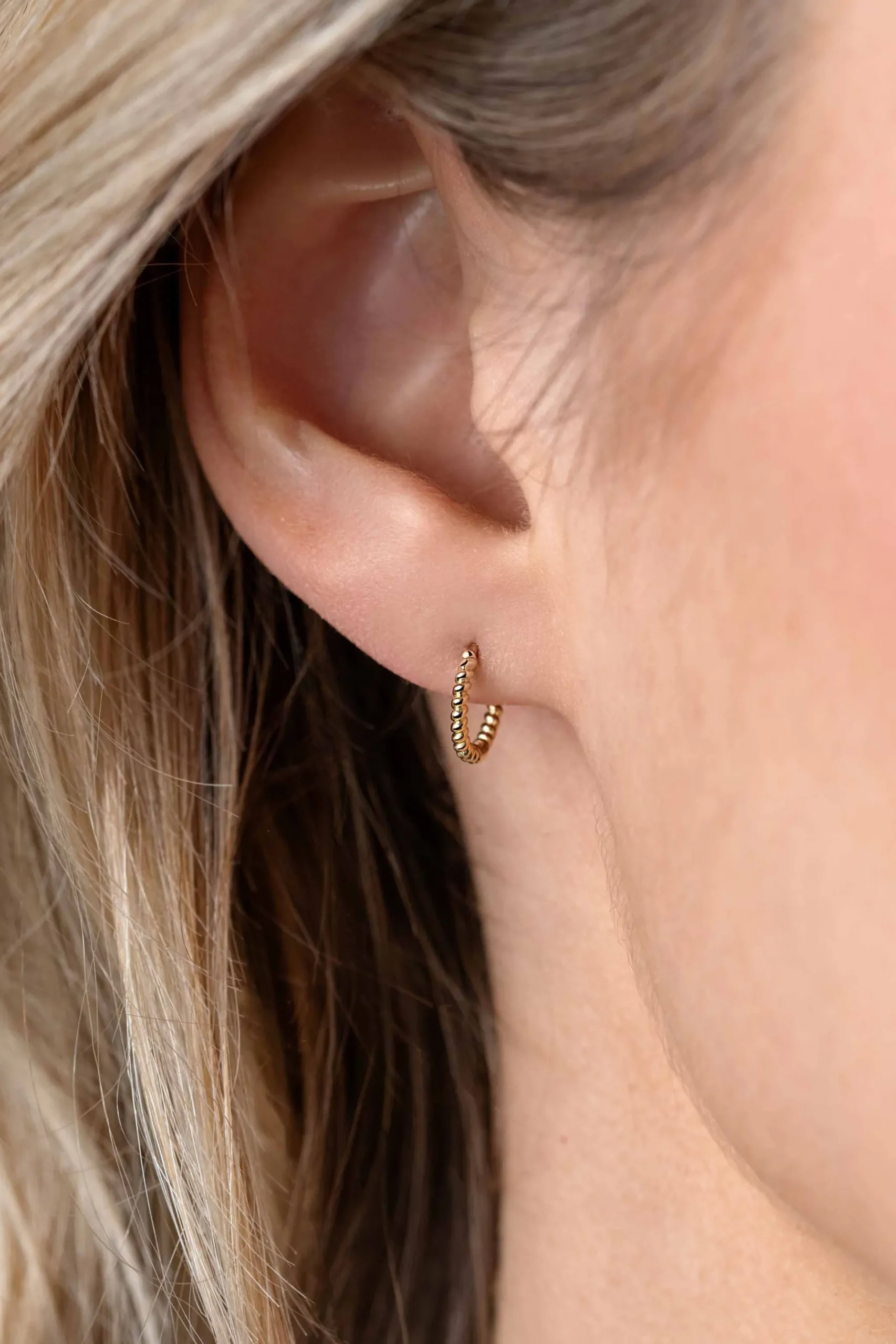 Clearance Zinzi 10mm Gold 14 krt gouden oorringen, luxe klapsluiting 10x1,3mm ZGO468