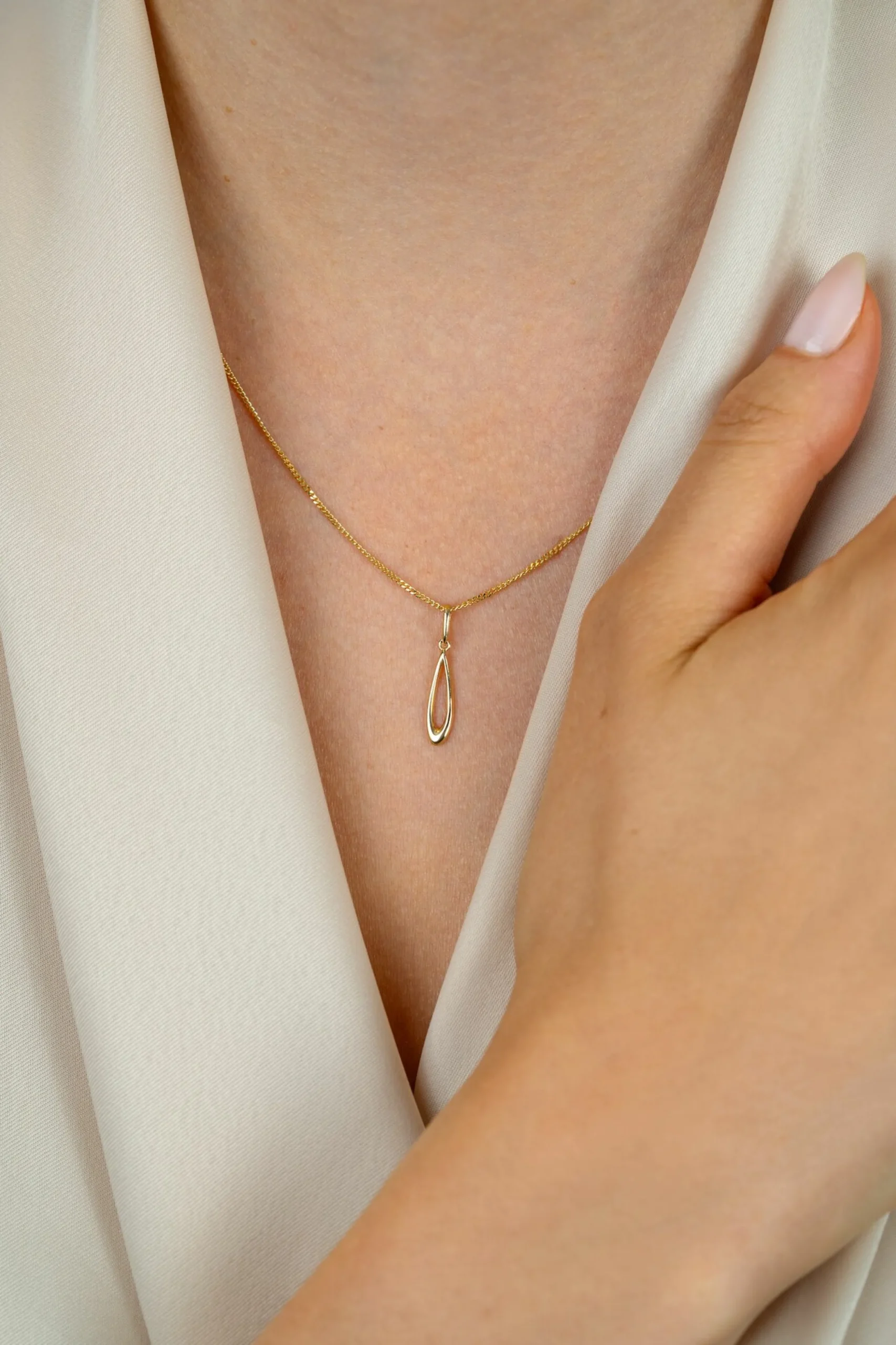 Clearance Zinzi 21mm Gold 14 krt gouden hanger met open peervorm ZGH541 (zonder collier)