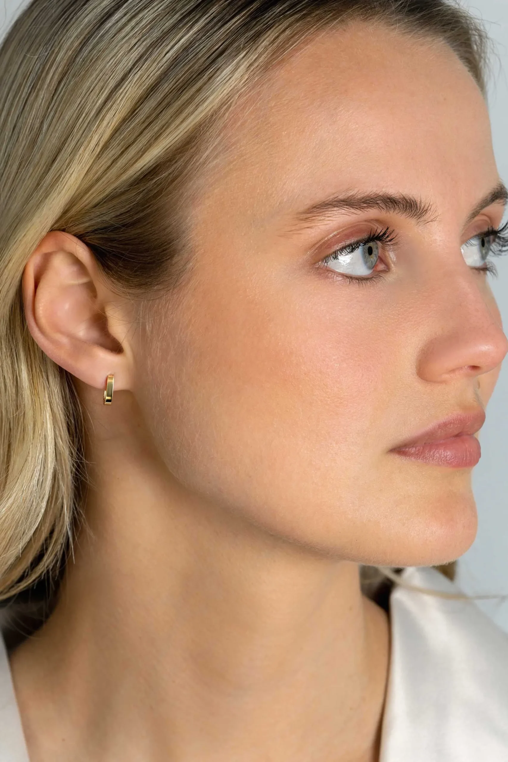 New Zinzi 10mm Gold 14 krt gouden rechthoekige oorringen met luxe klapsluiting 10mm x 2mm vierkante buis ZGO408