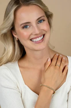 Clearance Zinzi 13mm gold plated zilveren oorringen bezet met witte zirkonia's en luxe klapsluiting ZIO2686Y