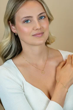 Clearance Zinzi 14mm gold plated zilveren oorstekers met open rondje van 8,5mm voorzien van een bolstructuur ZIO2704G