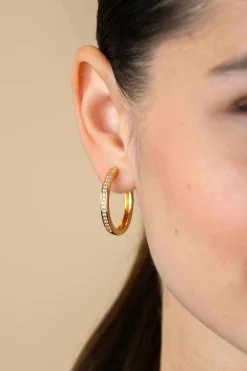Clearance Zinzi 28mm gold plated zilveren oorringen met witte zirconia's en luxe klapsluiting, buisdikte 3mm ZIO193Y