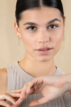 Outlet Zinzi 60mm gold plated zilveren oorstekers met paperclip ketting en open ovale vorm bezet met witte zirconia's ZIO2538