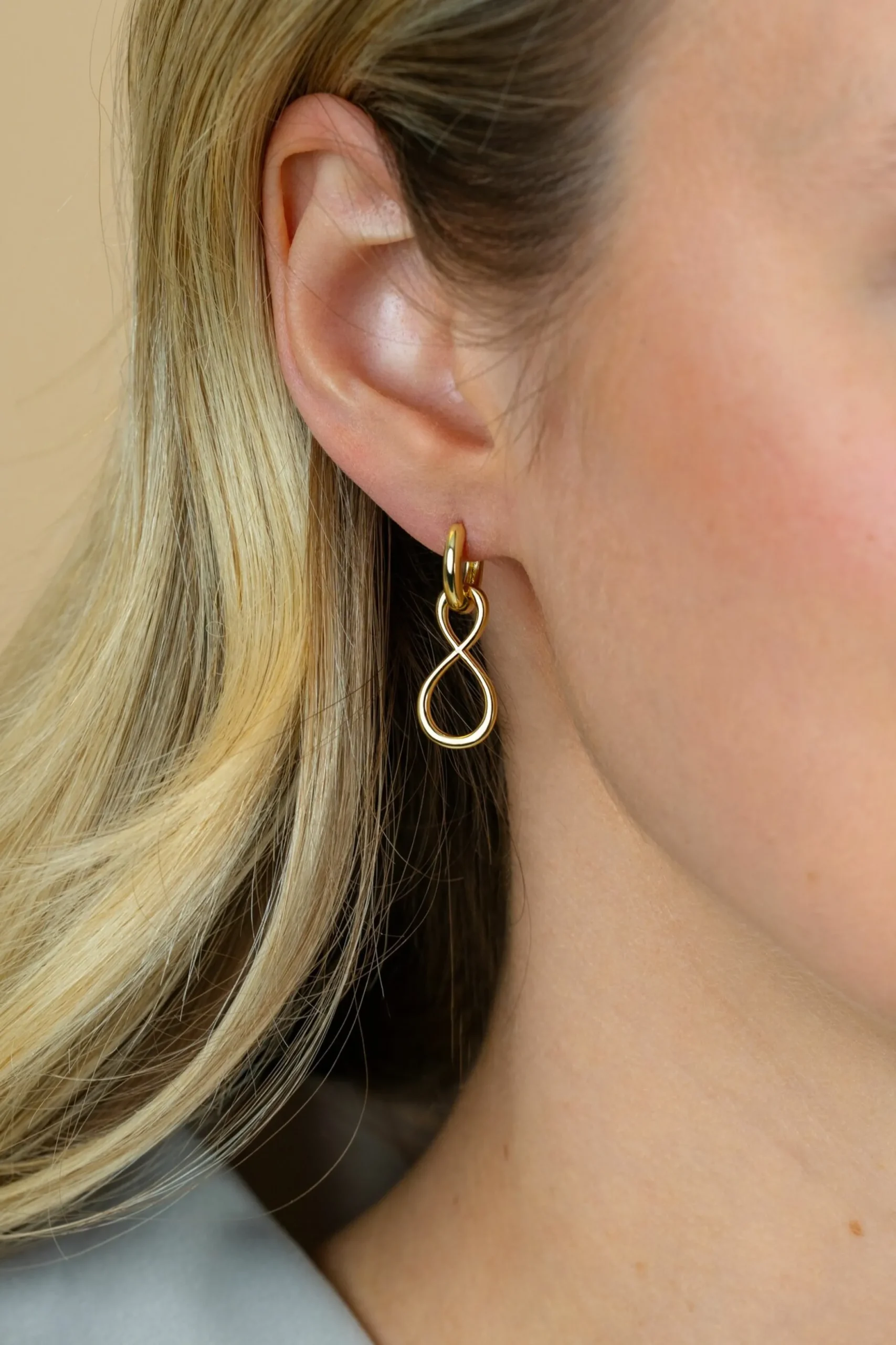Hot Zinzi 20mm gold plated zilveren oorbedels infinity ZICH2717G (zonder oorringen)