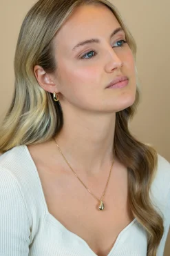 Outlet Zinzi 17mm gold plated zilveren oorstekers in druppelvorm met golvende rij witte zirkonia's ZIO2707Y