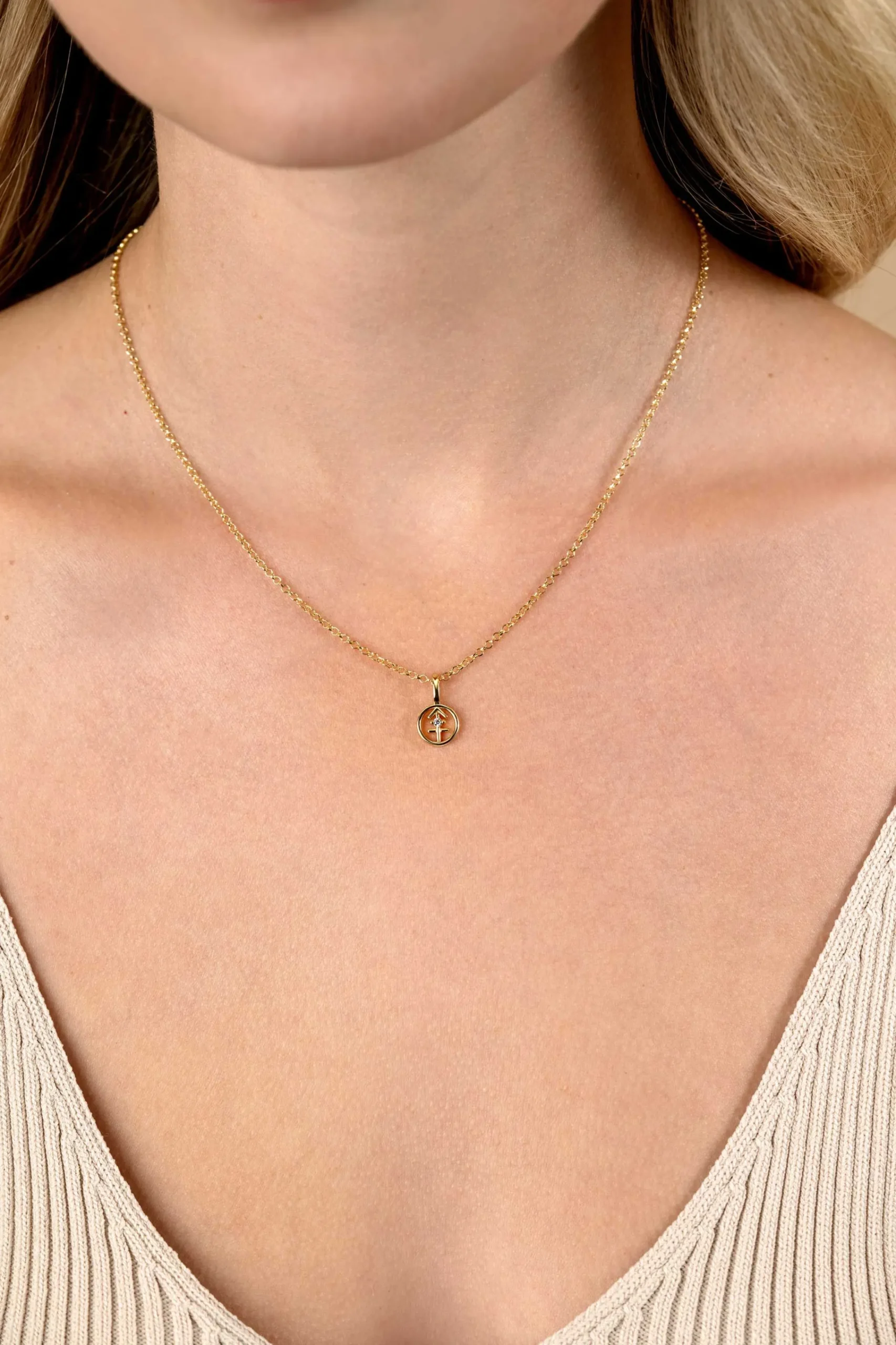 Online Zinzi 9mm gold plated zilveren Boogschutter sterrenbeeldhanger bezet met witte zirconia ZIHY-BOO (zonder collier)
