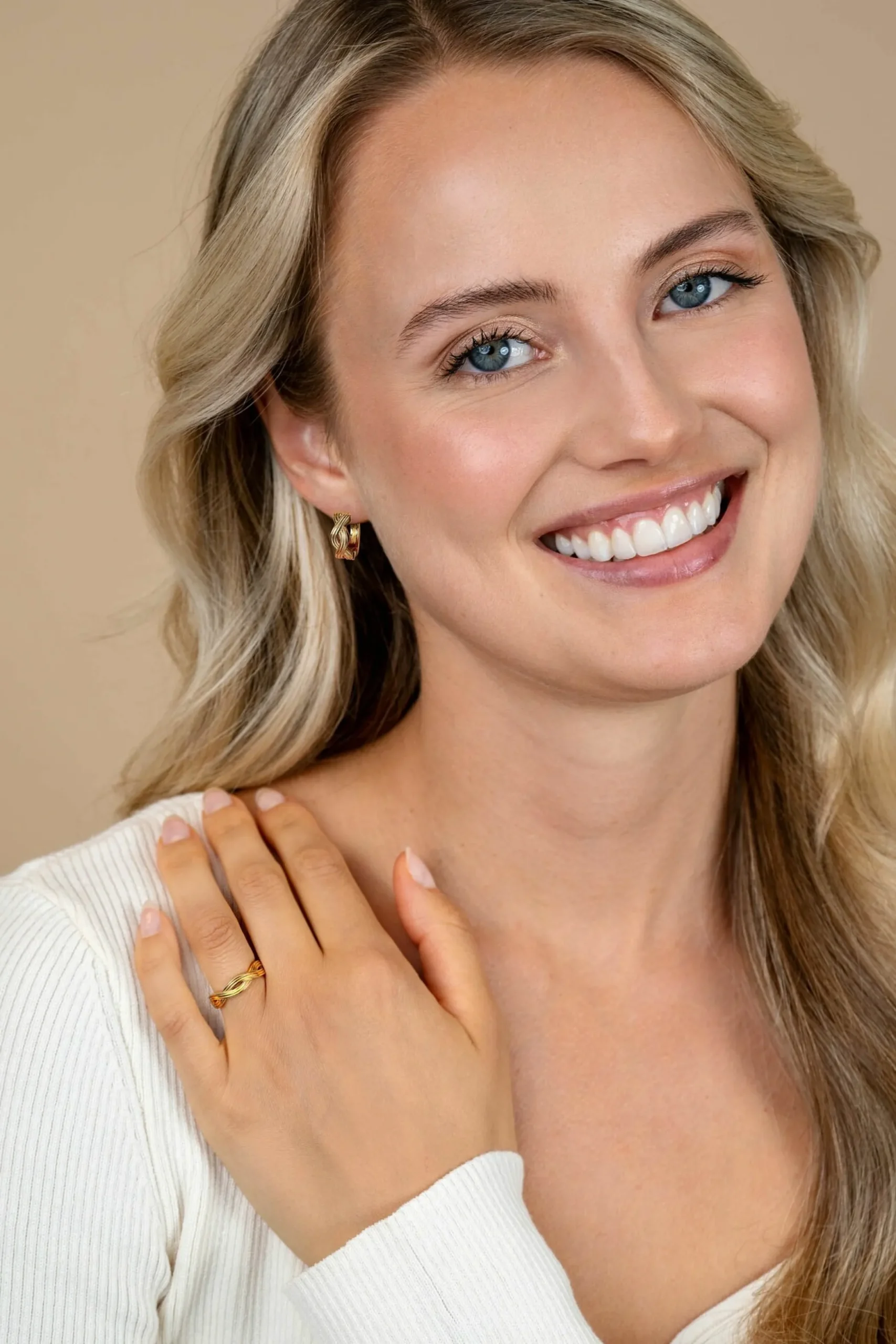 New Zinzi 15mm gold plated zilveren oorringen met luxe Infinity teken en klapsluiting ZIO2684