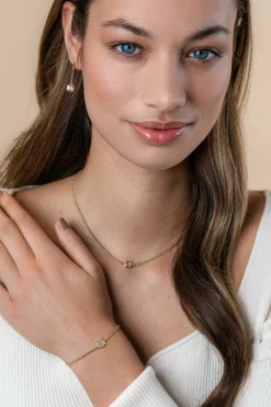 Discount Zinzi 25mm gold plated zilveren oorstekers met gourmet kettinkje en vierkante zetting bezet met witte zirconia ZIO2417Y