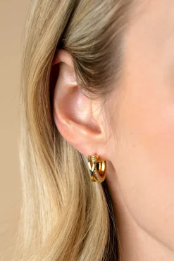 Outlet Zinzi 16mm gold plated zilveren cross-over oorringen 5,5mm breed bezet met witte zirconia's ZIO1774Y