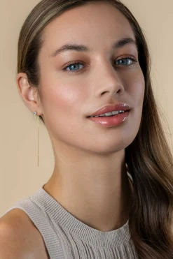 New Zinzi 80mm gold plated zilveren doortrek oorbellen met chatonzetting 5mm witte zirconia en sierlijk kettinkje ZIO2576Y
