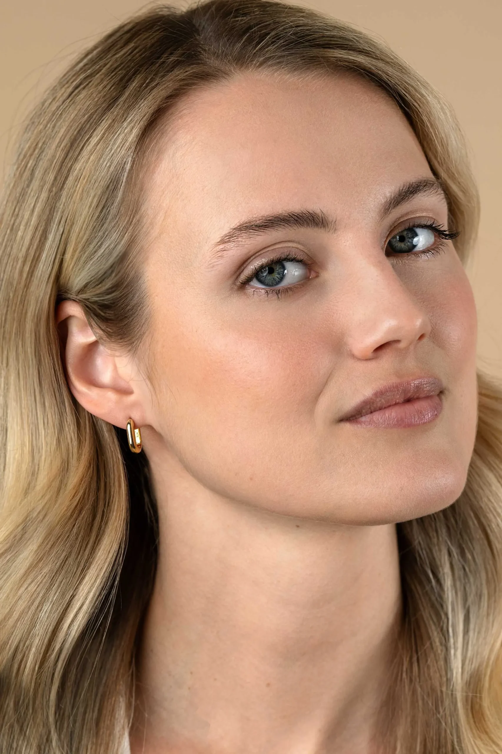 Zinzi 14,5mm gold plated zilveren oorringen in ovale vorm met ronde buis 3mm breed ZIO2603G