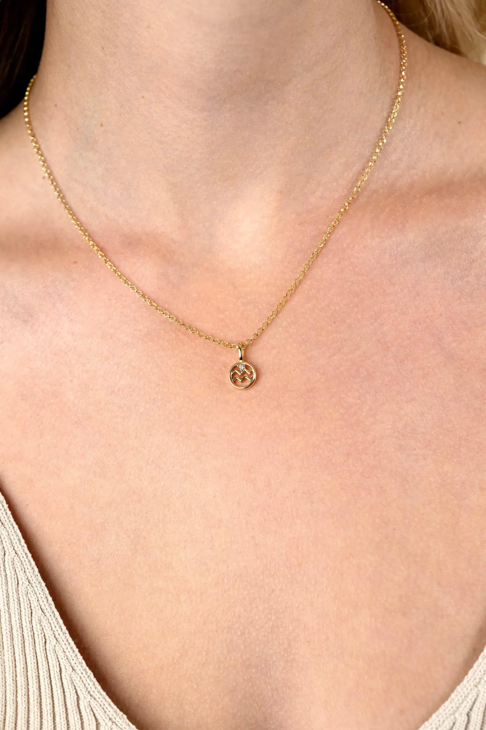 Outlet Zinzi 9mm gold plated zilveren Waterman sterrenbeeldhanger bezet met witte zirconia ZIHY-WAT (zonder collier)