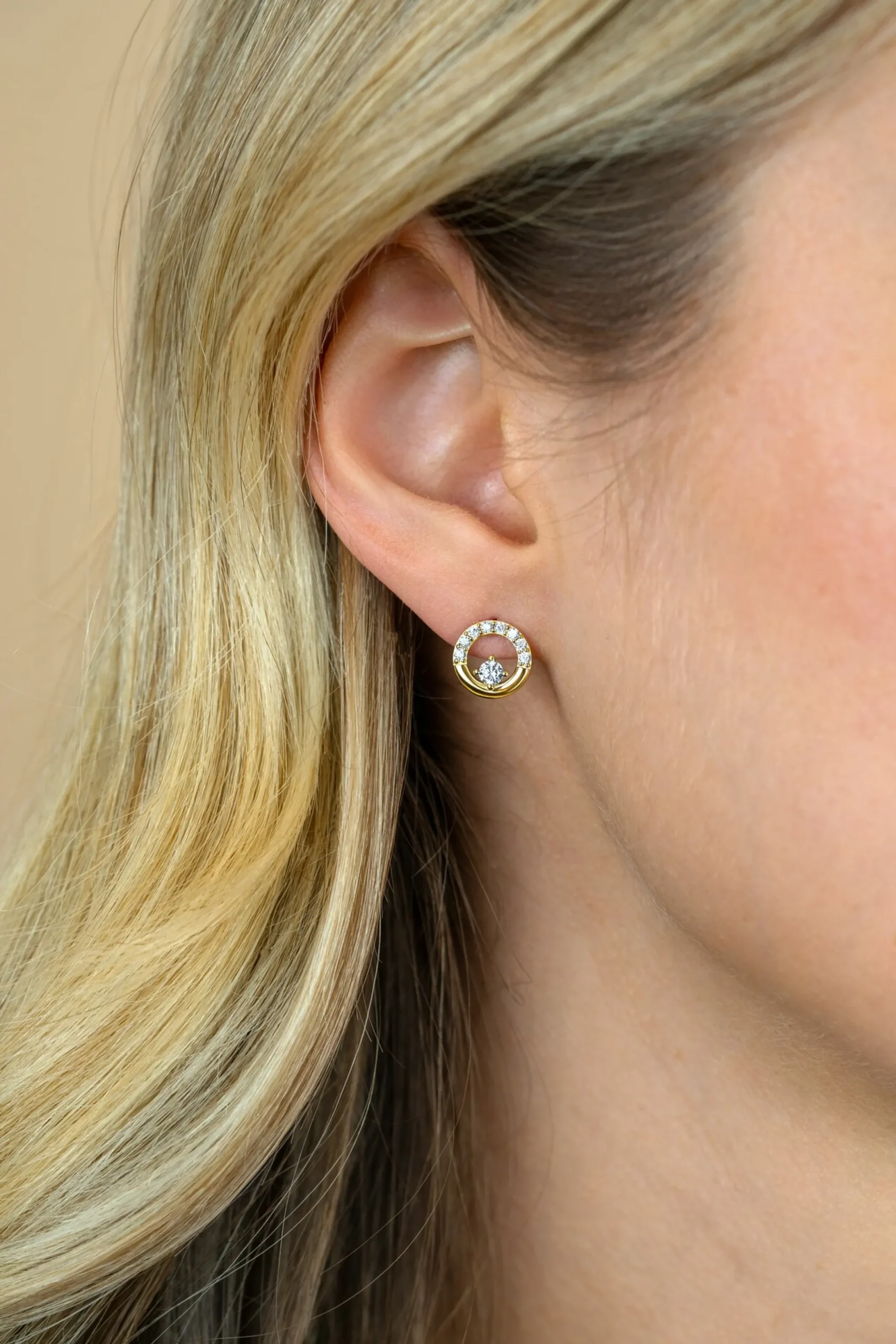Clearance Zinzi 9,5mm gold plated zilveren oorstekers open rondje met zirkonia ZIO2725Y