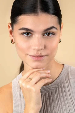 New Zinzi 15mm gold plated zilveren oorringen met gladde ronde buis van 4mm breed en luxe klapsluiting ZIO2565G
