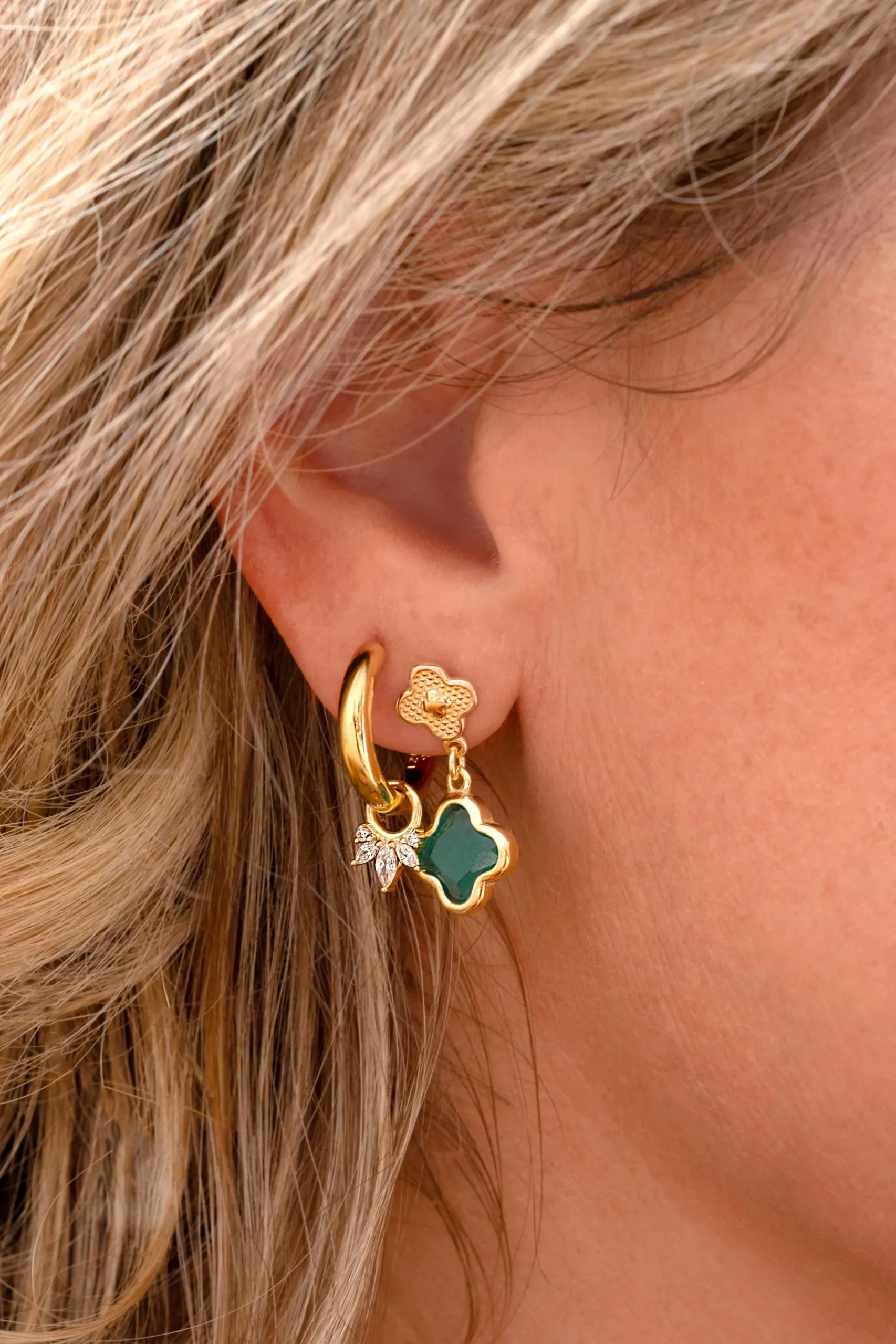 Zinzi 10mm gold plated zilveren oorbedels met vijf speelse zettingen in aflopende grootte, bezet met witte zirconia's ZICH2633 (zonder oorringen)