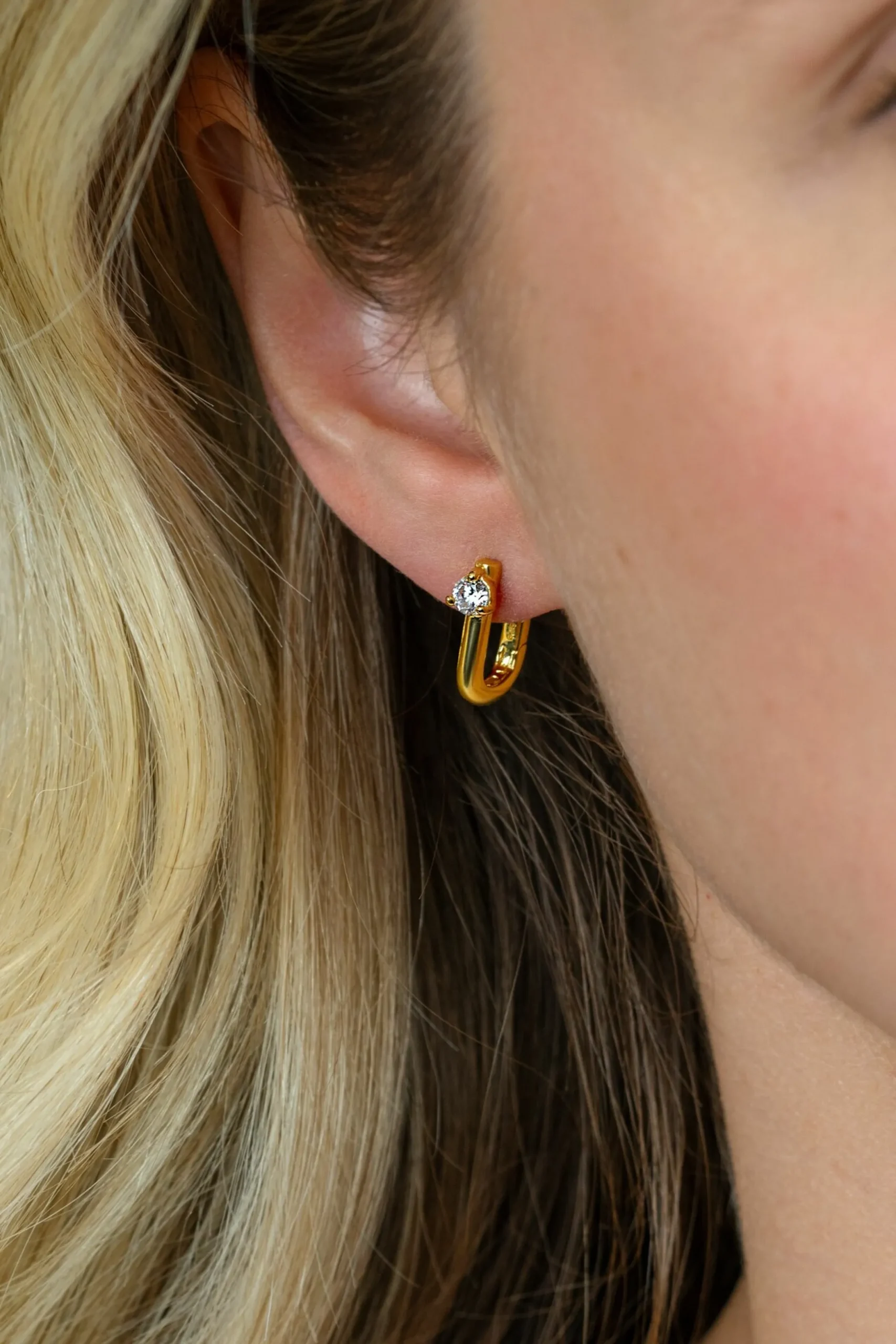 Hot Zinzi 14mm gold plated zilveren oorringen U-vorm met witte zirkonia ZIO2733Y