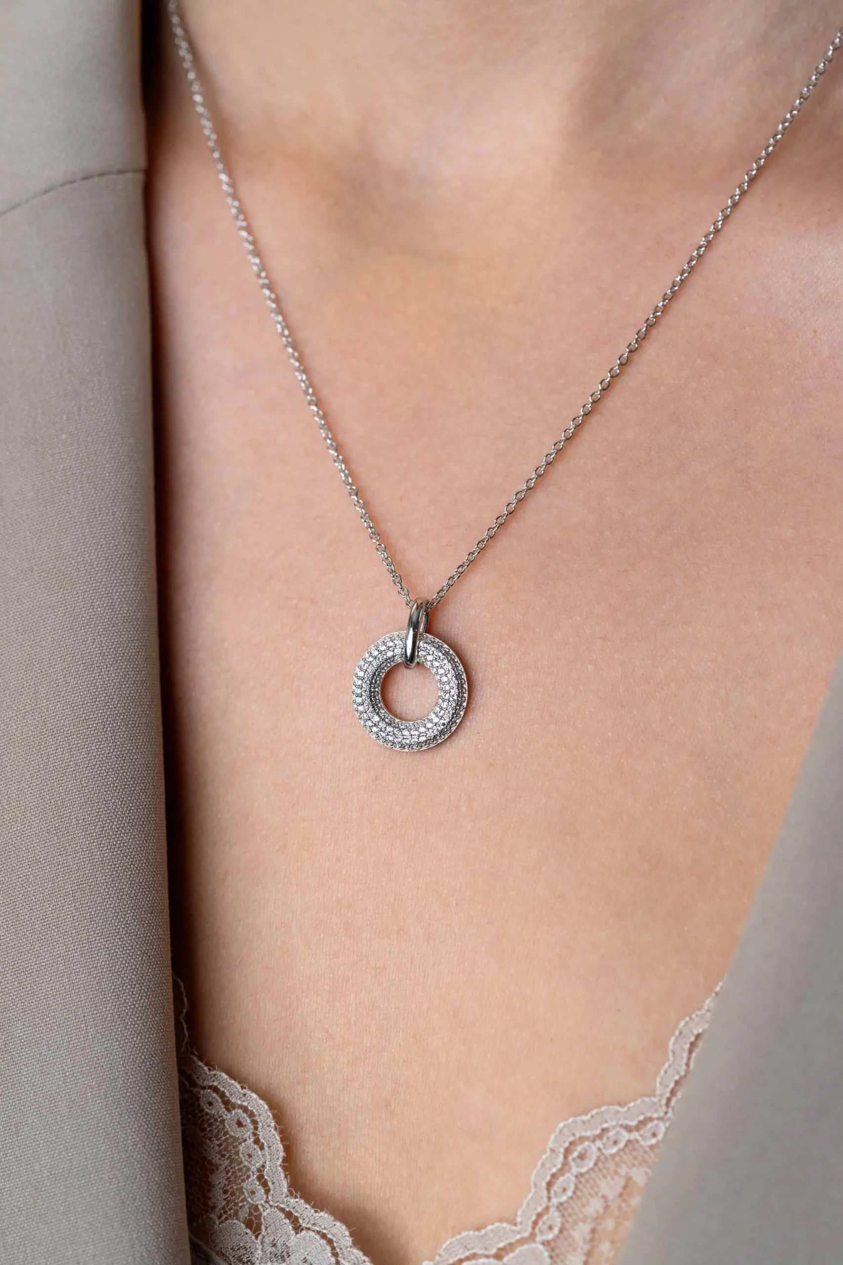 Zinzi 20mm zilveren hanger open ronde vorm, bezet met witte zirconia's ZIH2446 (zonder collier)