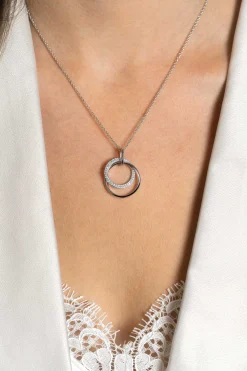 Best Zinzi 26mm zilveren hanger, waarbij twee grote ronde ringen met elkaar verweven zijn. Bezet met witte zirconia's ZIH2431 (zonder collier)