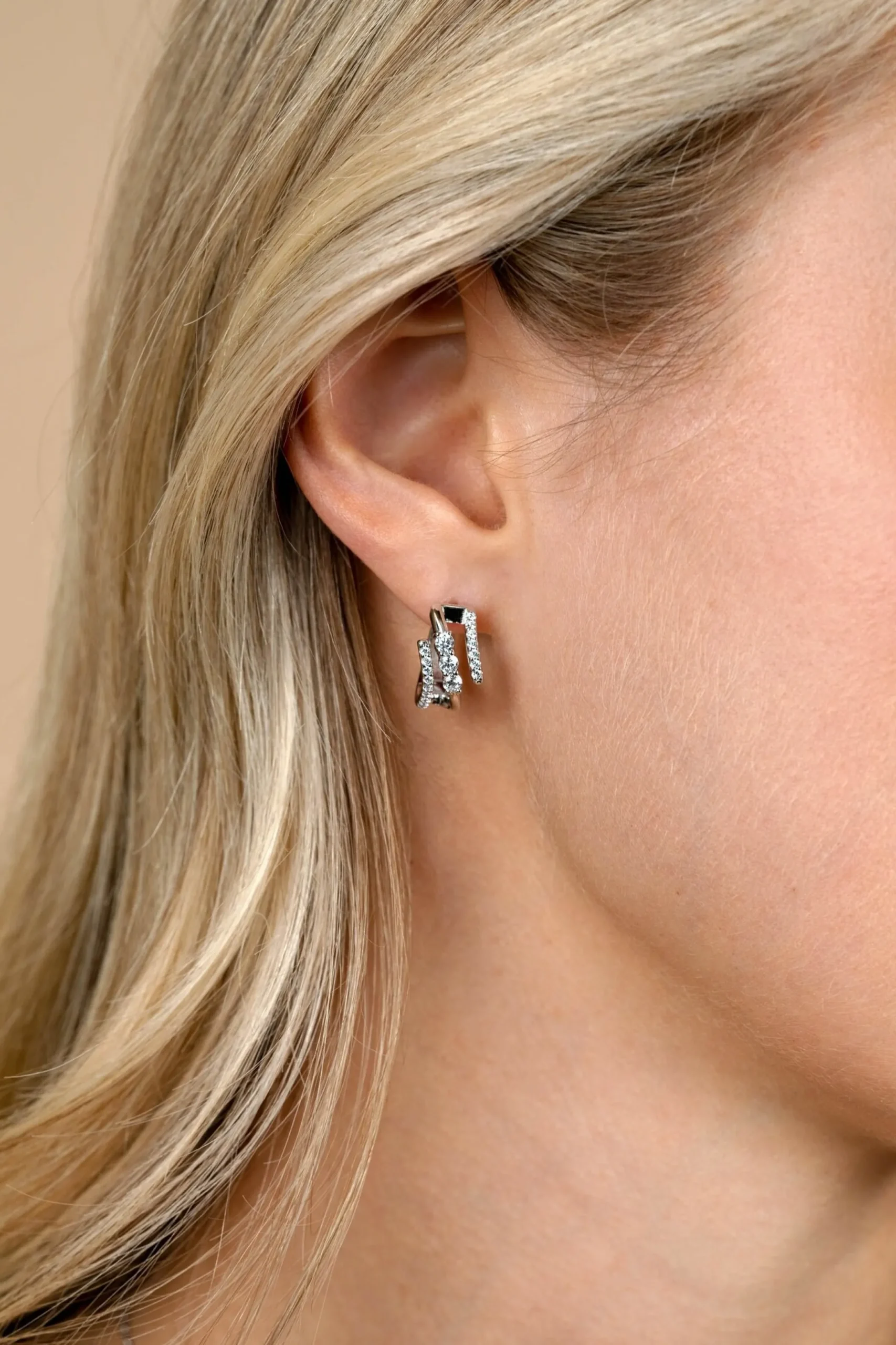 Zinzi 16mm zilveren multi-look oorringen met 3 rijen, bezet met witte zirconia's 9mm breed met luxe klapsluiting ZIO2645