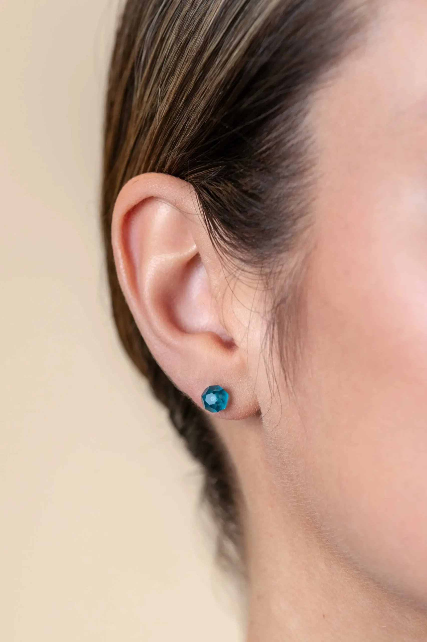 Outlet Zinzi 6mm zilveren oorknoppen met blauw beads ZIO1317B
