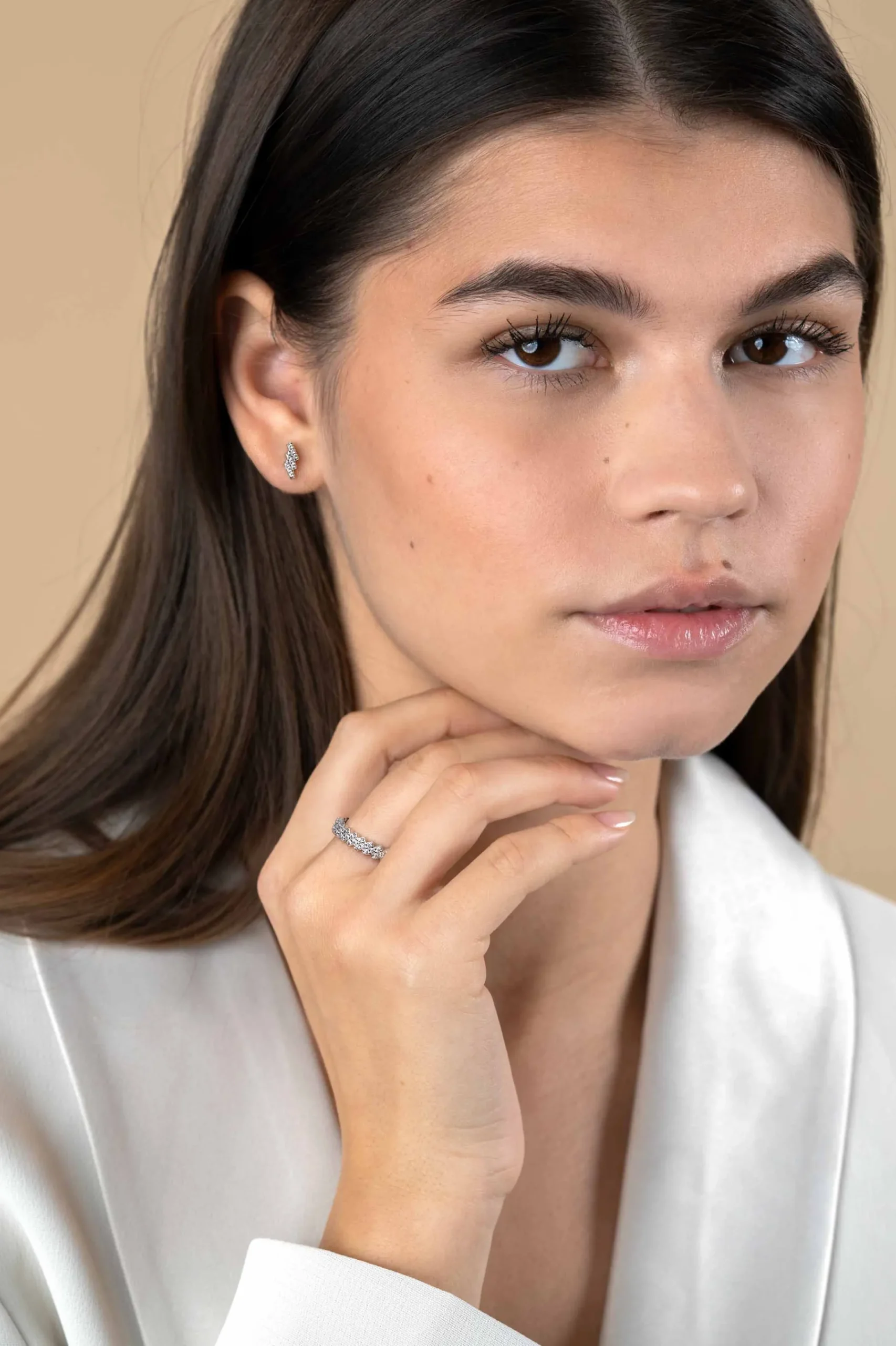 Discount Zinzi 9mm zilveren oorknoppen drie smalle rechthoek banen, trapsgewijs bezet met witte zirconia's ZIO2547