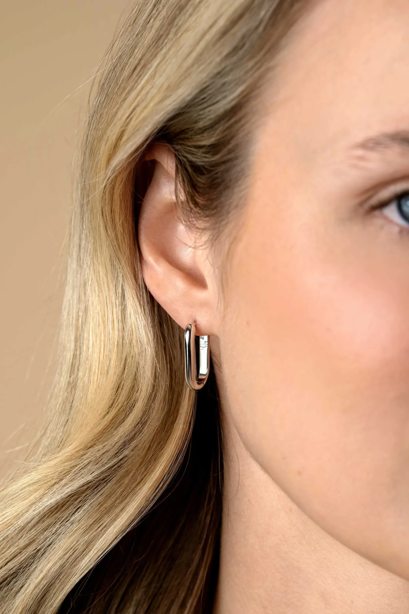 Zinzi 20mm zilveren oorringen in ovale vorm met ronde buis 3mm breed ZIO2605