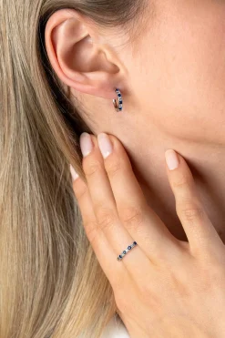 Zinzi 12mm zilveren oorringen bezet met ronde witte zirconia's en donkerblauwe kleurstenen 2mm buisdikte met luxe klapsluiting ZIO2559