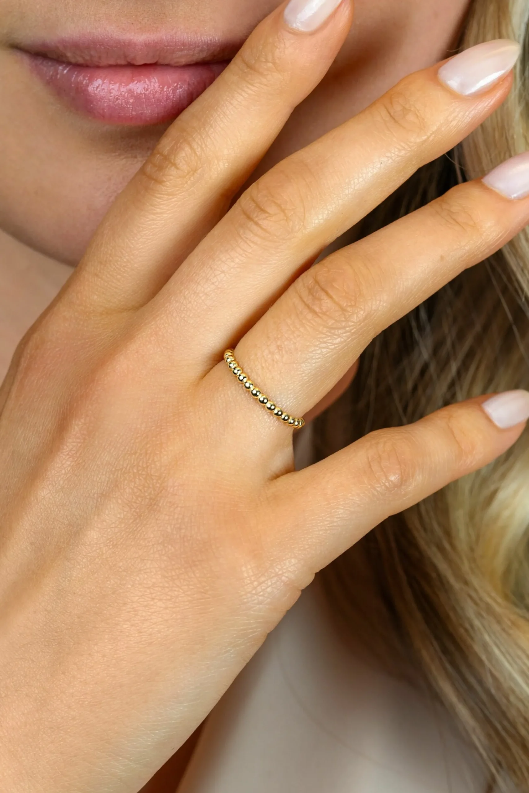 Online Zinzi Gold 14 karaat gouden ring (2mm breed) met gladde bolletjes ZGR555
