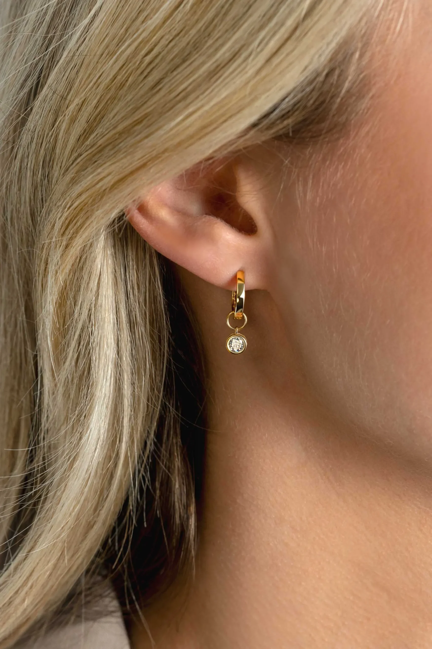 New Zinzi Gold 14 krt gouden oorbedels in ronde vorm bezet met witte zirconia 5mm ZGCH421 (zonder oorringen)