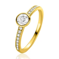Zinzi Gold 14 krt gouden ring met witte zirconia's in de scheen en opvallende ronde zetting in het midden ZGR463