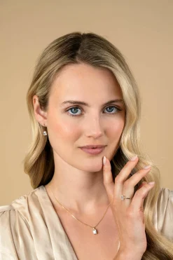Hot Zinzi Gold 14 krt gouden ring bezet met een rechthoekige witte zirkonia in vierpootzetting ZGR509