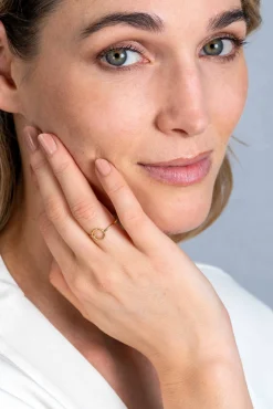 Discount Zinzi Gold 14 krt gouden ring met een trendy open rondje 8mm ZGR377