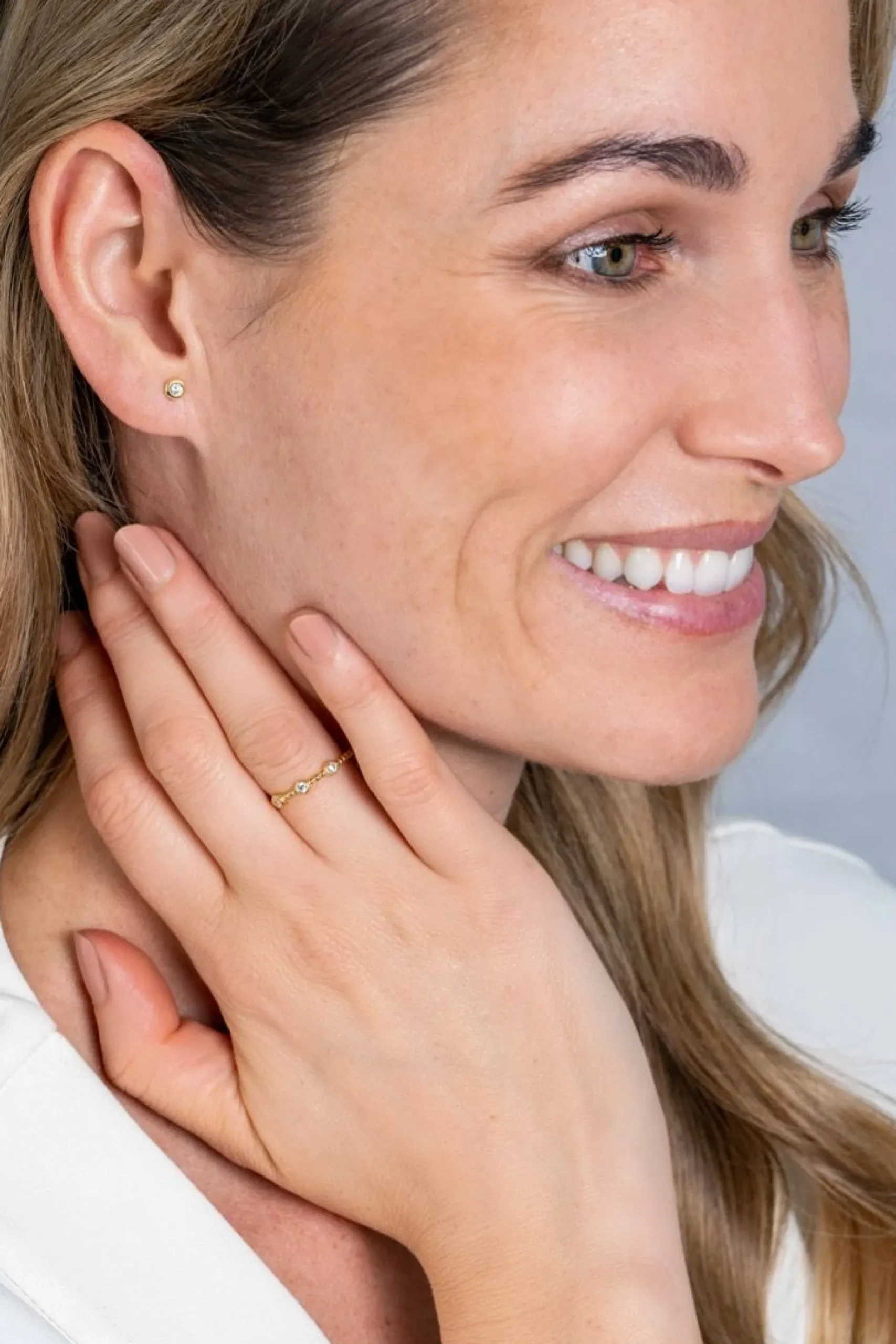 Sale Zinzi Gold 14 krt gouden ring met bolletjes scheen en bezet met drie ronde witte zirconia's in bolletjes zetting van 3mm ZGR309
