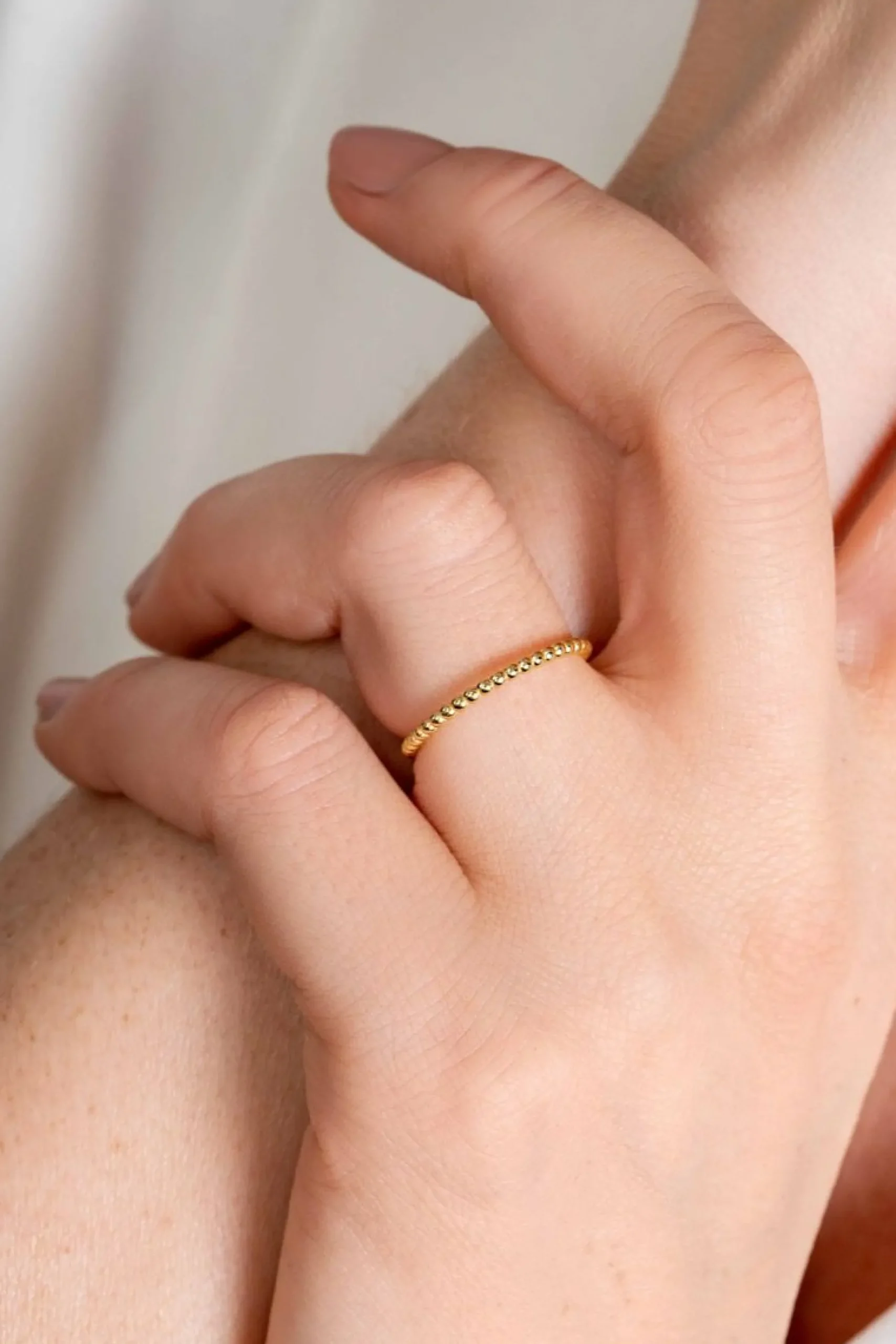 New Zinzi Gold 14 krt gouden ring met bolletjes 1,5mm breed ZGR372
