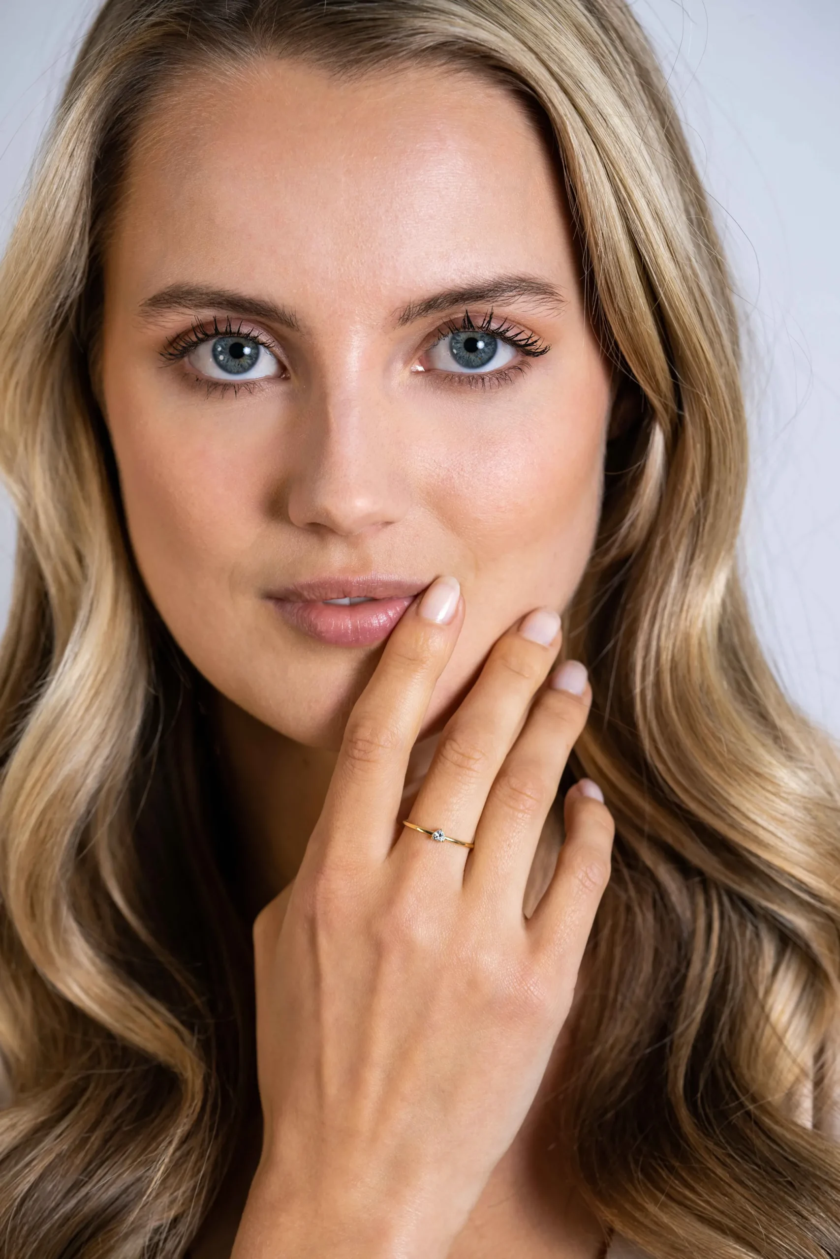 Online Zinzi Gold 14 krt gouden ring bezet met een witte zirconia in driehoekszetting (3,6mm) ZGR370