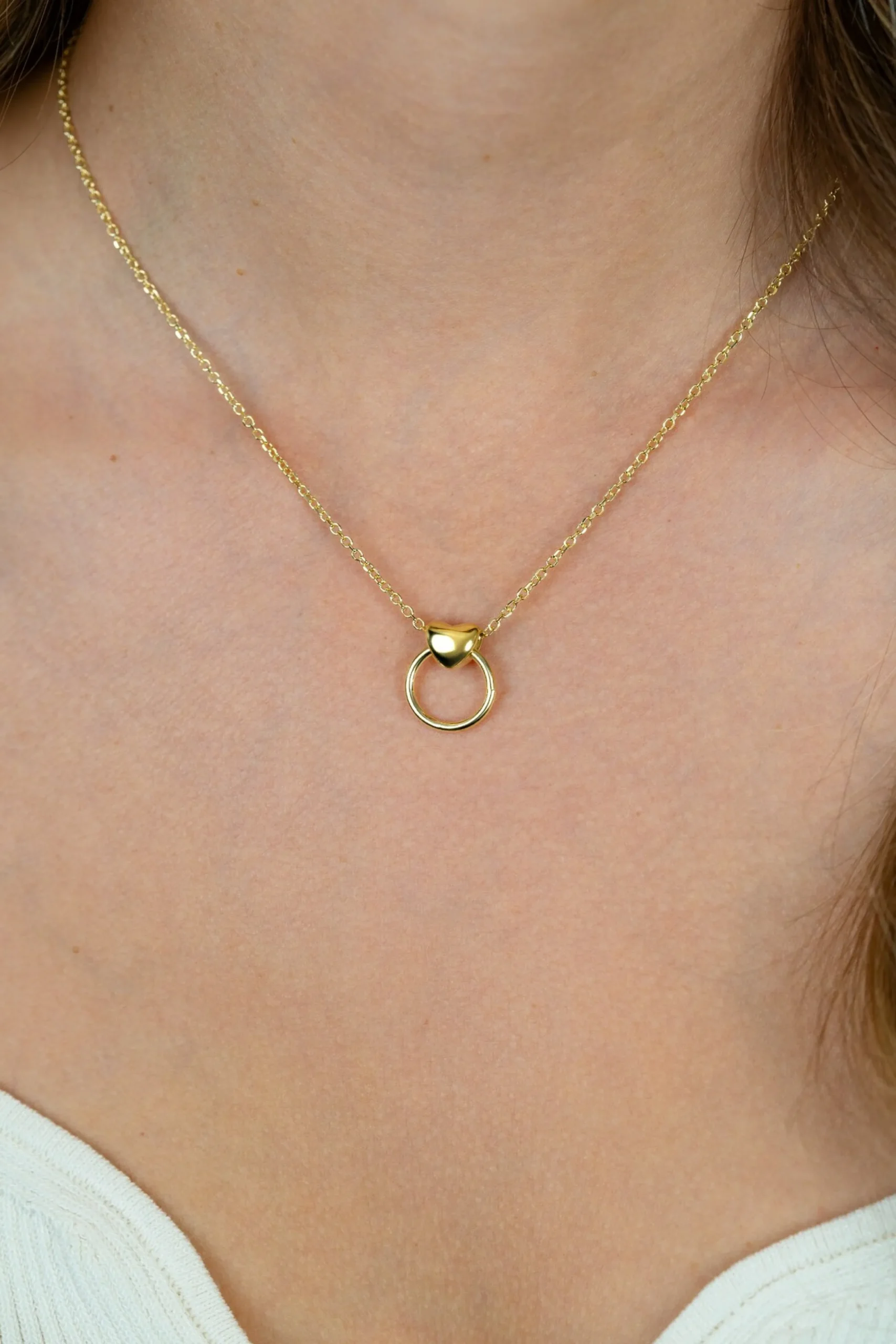 Clearance Zinzi gold plated zilveren ketting 42-45cm met glanzend hart aan een open rondje ZIC2759