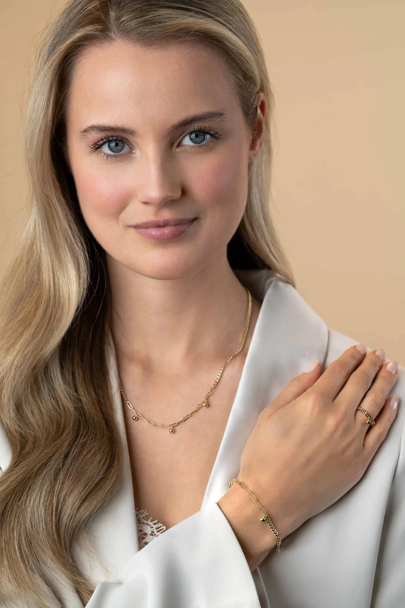Hot Zinzi gold plated zilveren ring met gourmet en paperclip schakel en bolletjes hanger ZIR2521G