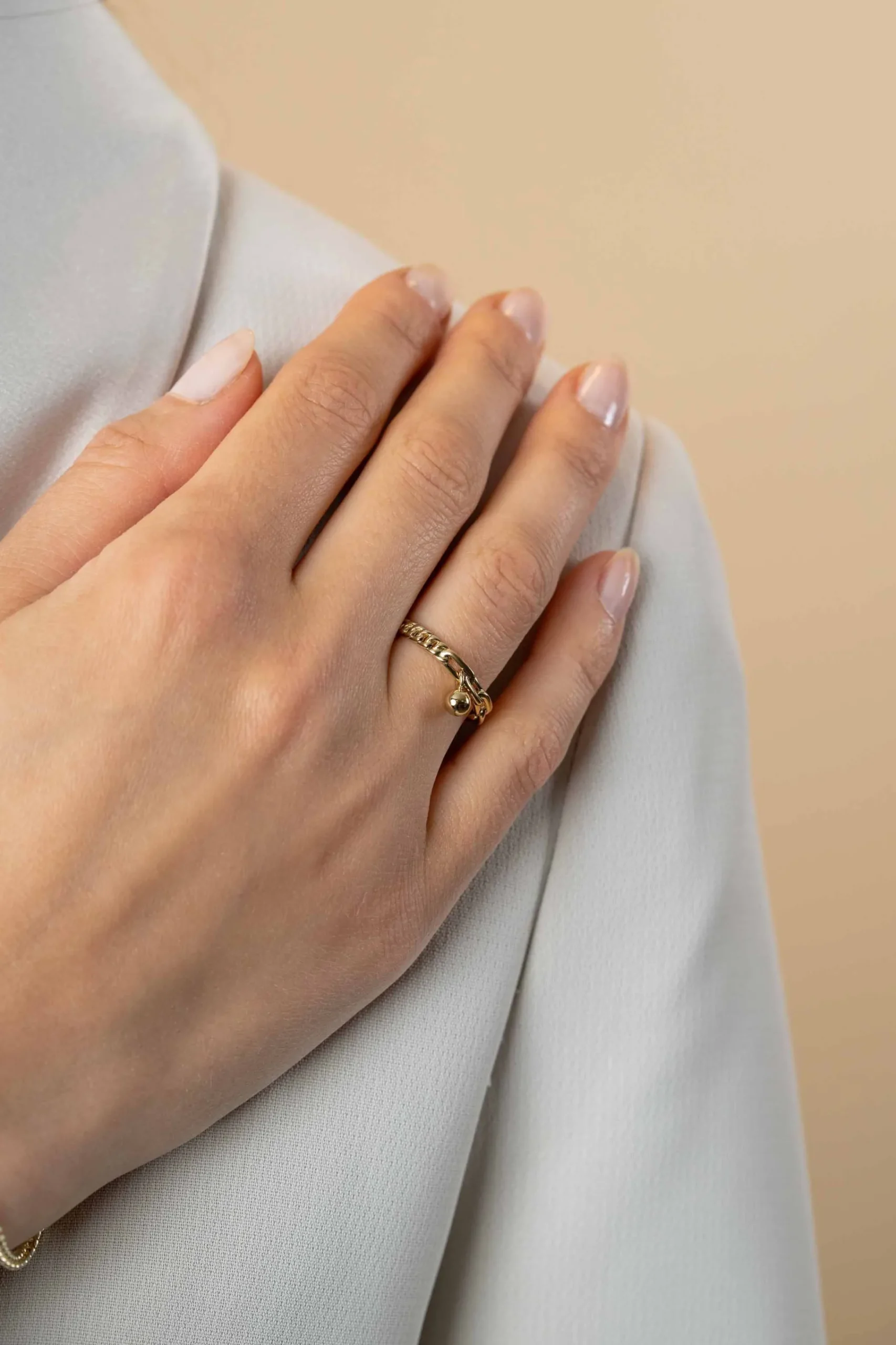 Hot Zinzi gold plated zilveren ring met gourmet en paperclip schakel en bolletjes hanger ZIR2521G