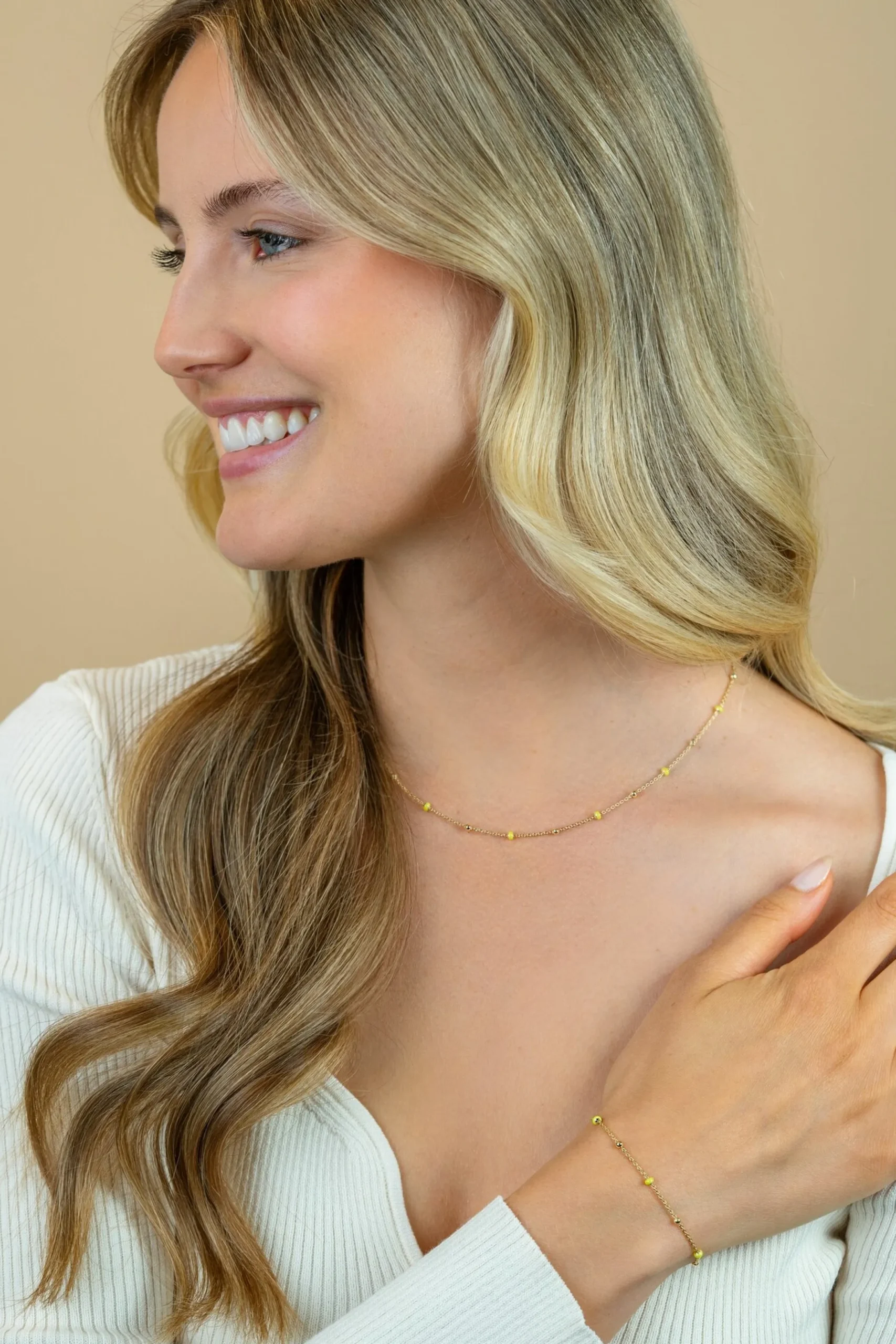 Best Zinzi gold plated zilveren fantasie armband met 5 geelgroene donuts en glanzende bolletjes 17-19,5cm ZIA2508