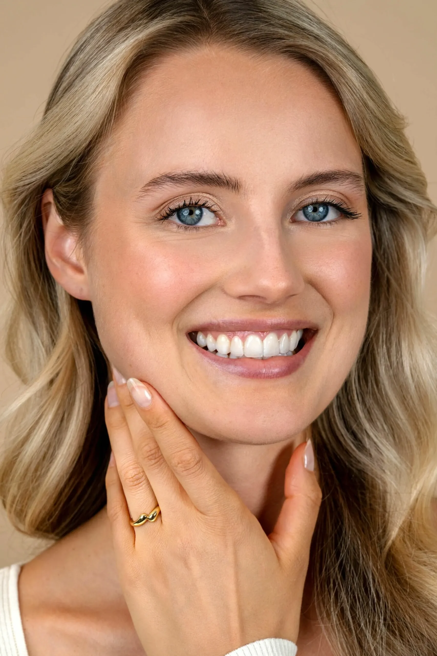 Clearance Zinzi gold plated zilveren gladde ring met twee druppelvormen 7mm breed ZIR2682G