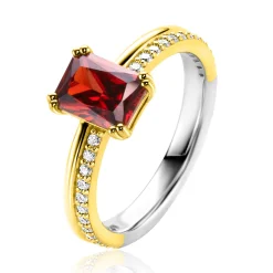 Outlet Zinzi gold plated zilveren luxe ring met rechthoekige rood granaat kleursteen in een vierpoots-zetting. De scheen heeft een multilook uitstraling ZIR2392R