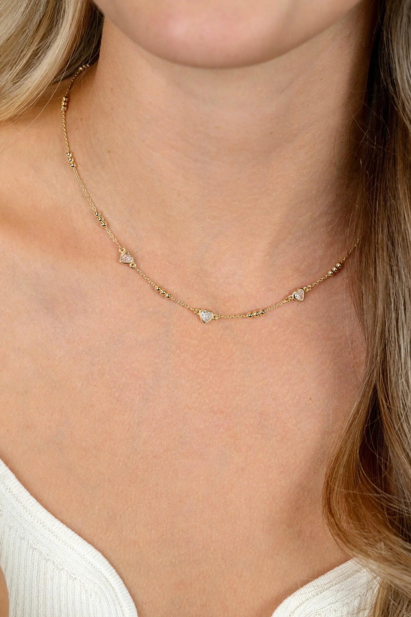 Best Zinzi gold plated zilveren schakelketting met trio-bolletjes en drie hartvormige witte zirkonia's 40-45cm ZIC2679