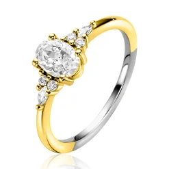 Best Zinzi gold plated zilveren verlovingsring met grote ovale witte zirkonia (7mm) en kleinere zirkonia's, met klein hartje aan de zijkant ZIR2698Y