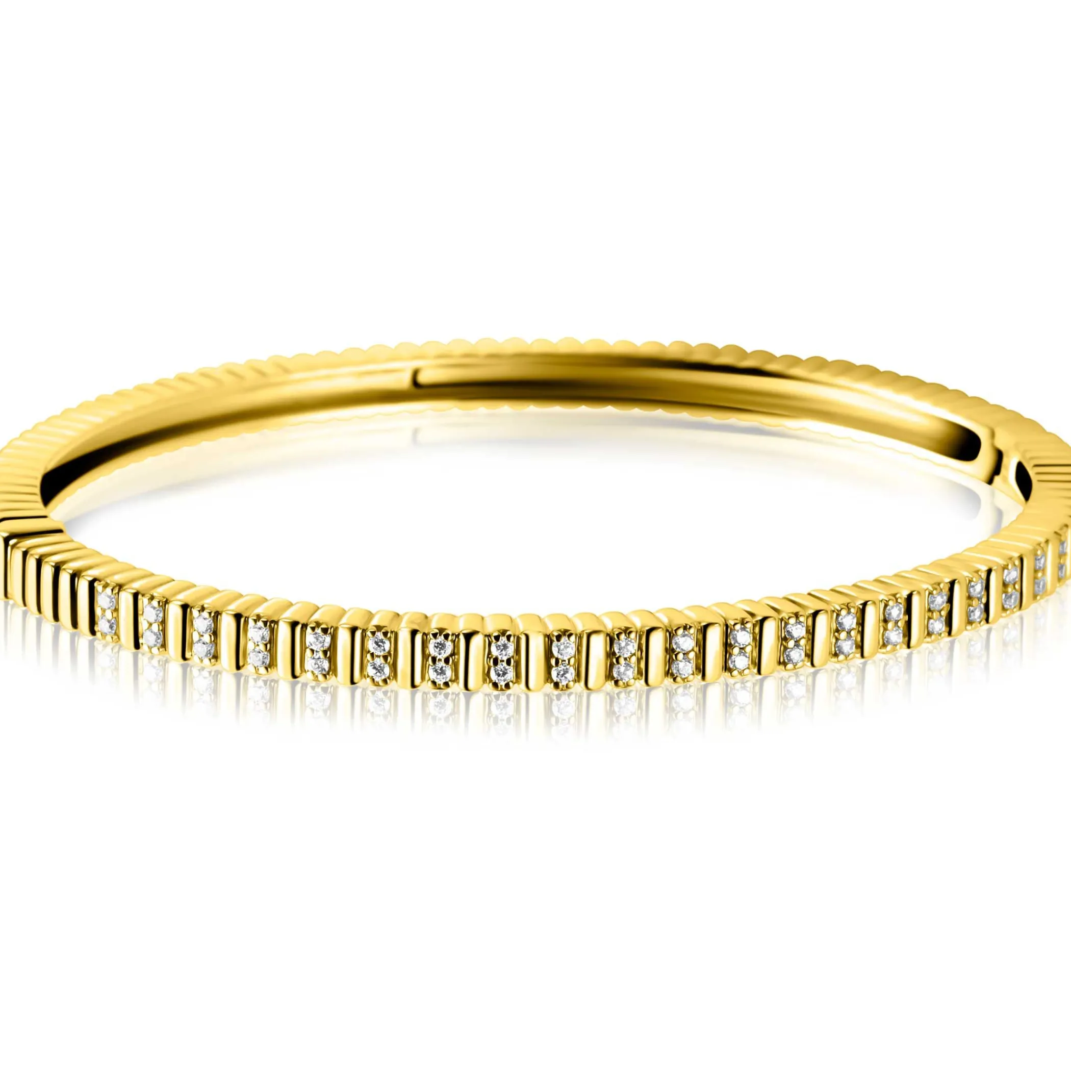 Online Zinzi gold plated zilveren bangle armband 4mm breed, bezet met witte zirkonia's 60mm ZIA2686Y