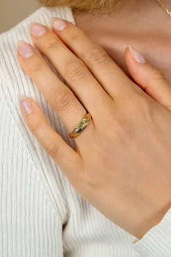 Sale Zinzi gold plated zilveren ring (5mm breed) met veertjesmotief ZIR2644G